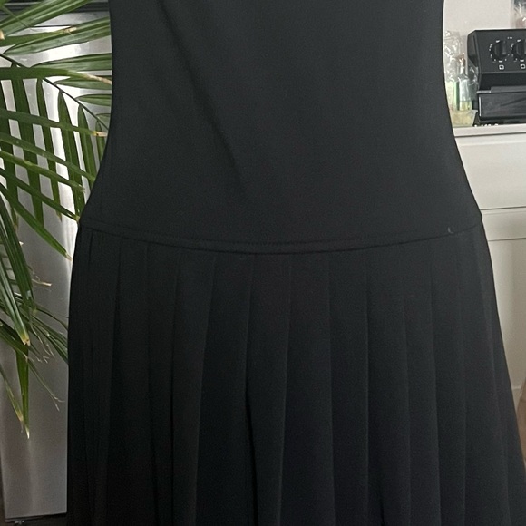 Pleated tennis dress - Picture 9 of 10